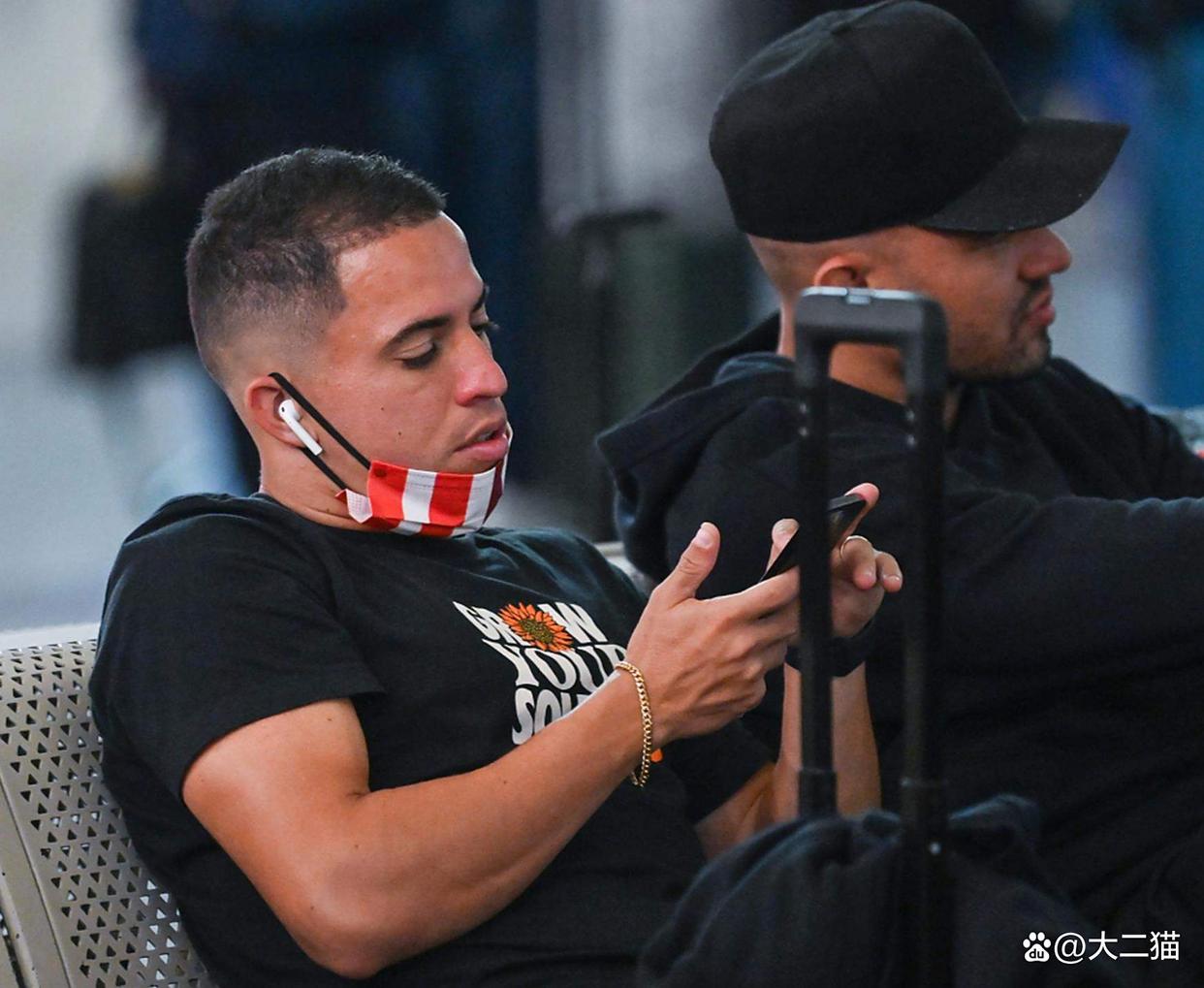 开元体育-关于费耶诺德窗口期再遭质疑成都蓉城刷新队史纪录备战英超，网友：风云突变巴塞罗那赛后更衣室发声的信息